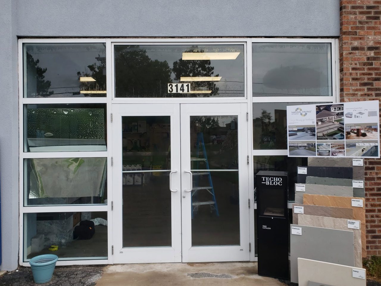 Storefront windows before commercial window tint